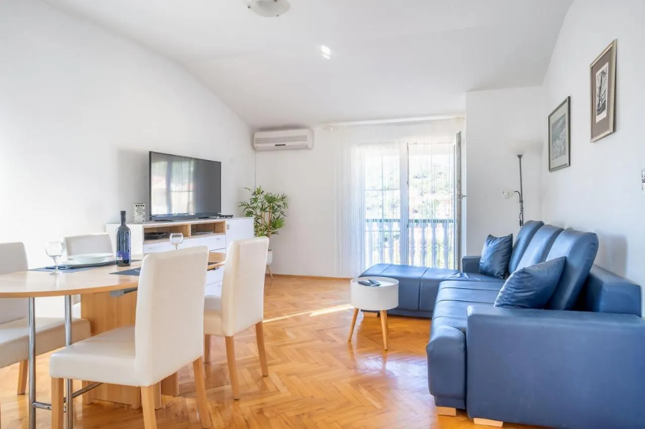 Apartment In Sali With Sea View, Balcony, Air Conditioning, Wi-Fi