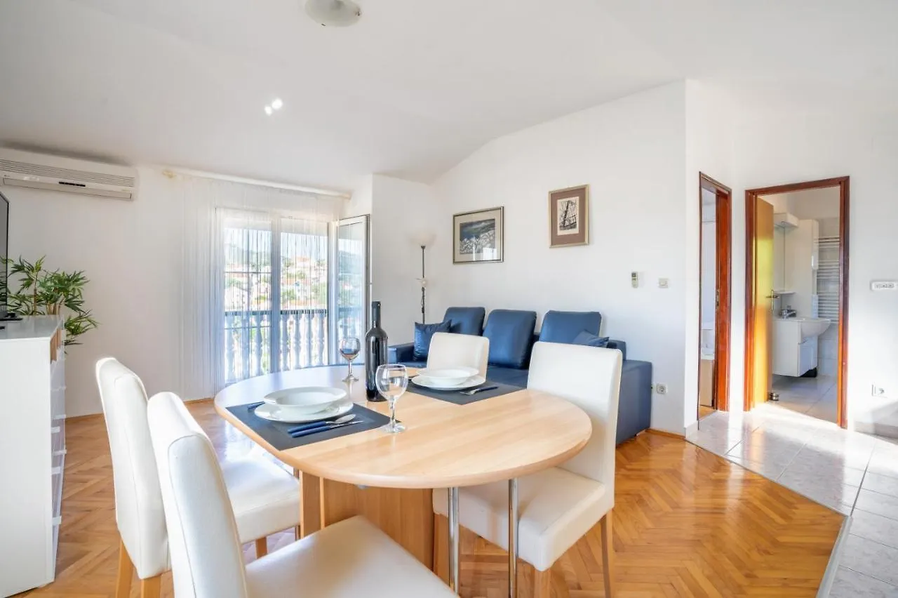 Apartment In Sali With Sea View, Balcony, Air Conditioning, Wi-Fi