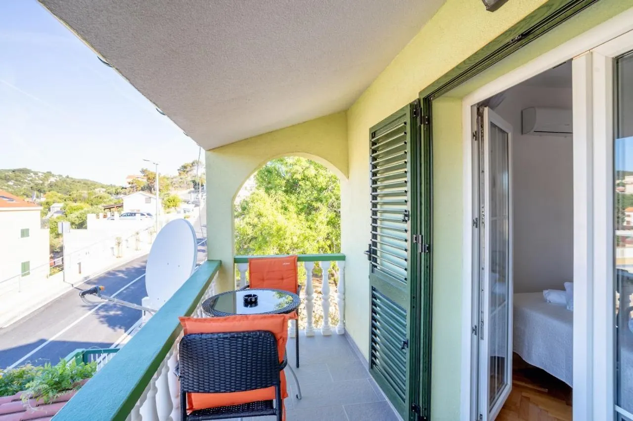 Apartment In Sali With Sea View, Balcony, Air Conditioning, Wi-Fi