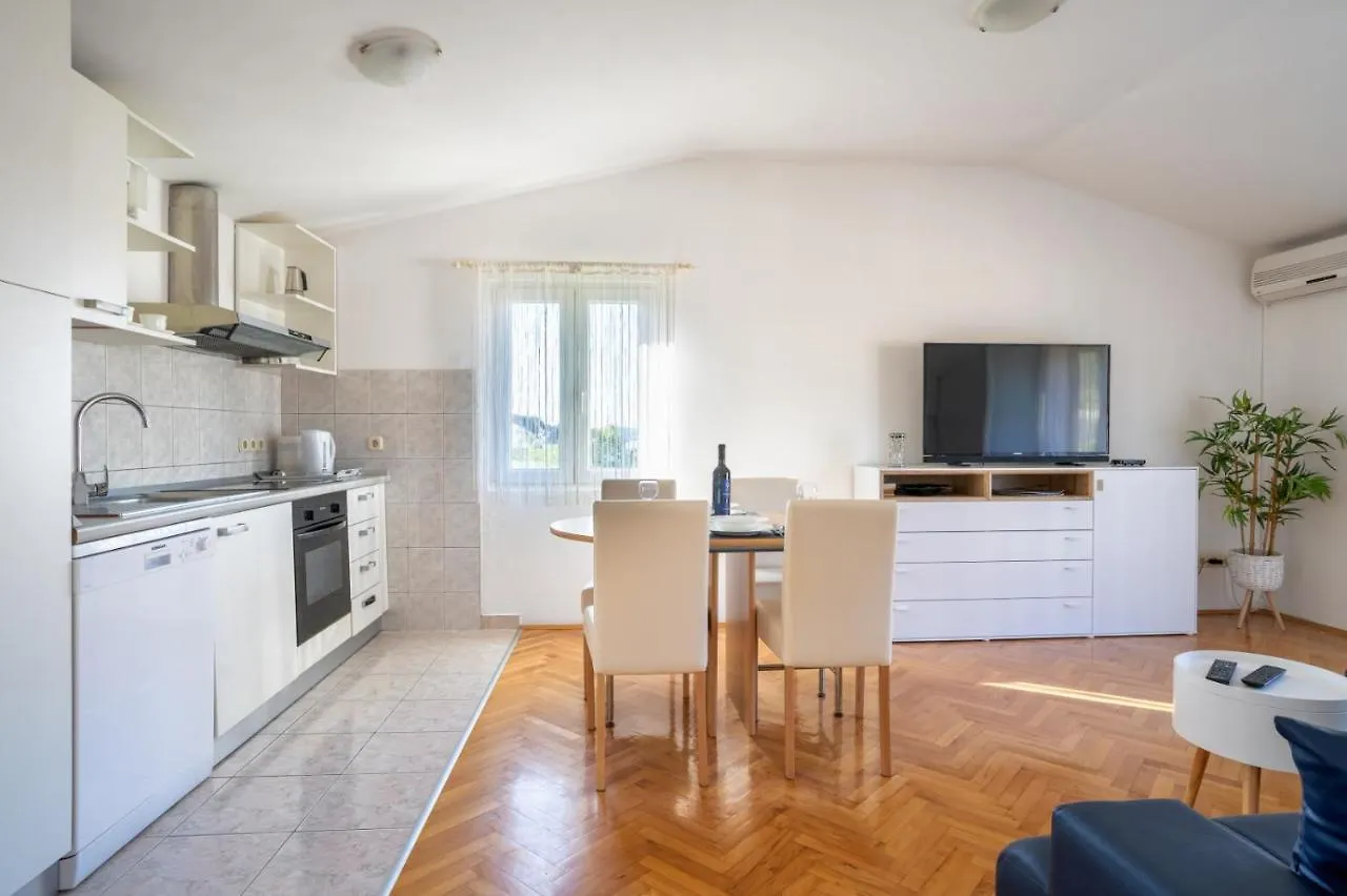 Apartment In Sali With Sea View, Balcony, Air Conditioning, Wi-Fi
