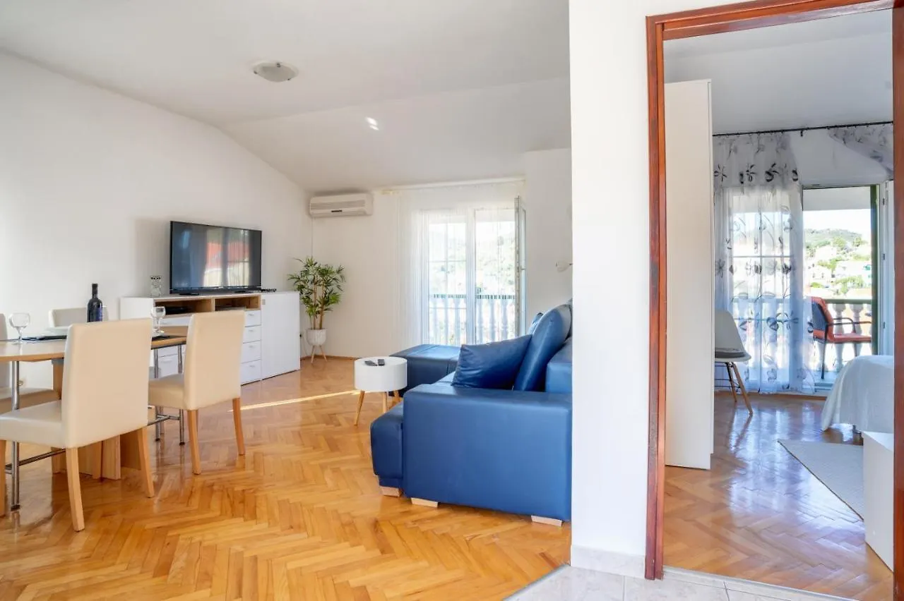 Apartment In Sali With Sea View, Balcony, Air Conditioning, Wi-Fi